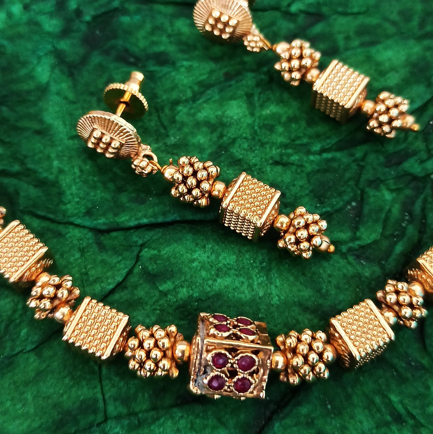 Aarushi Gold Necklace