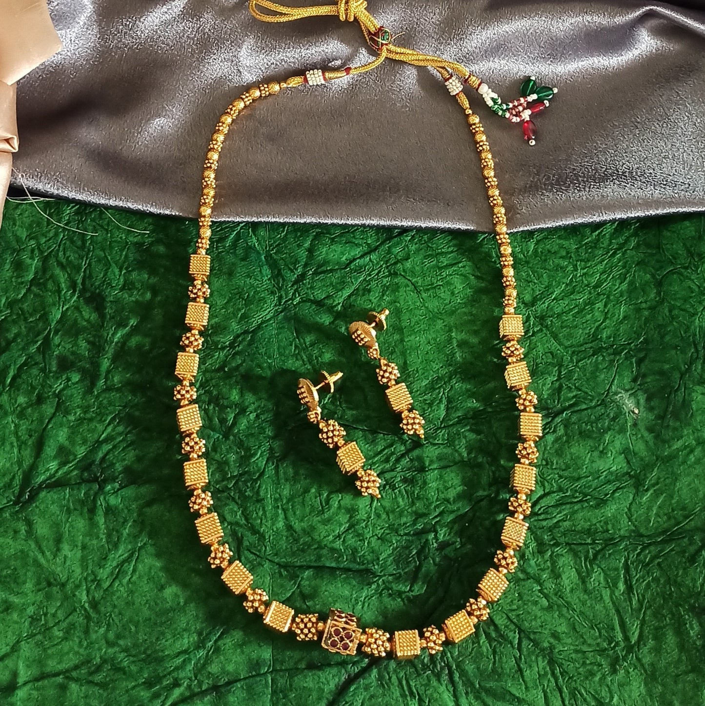 Aarushi Gold Necklace