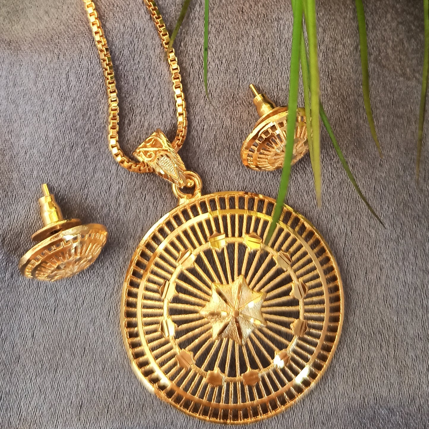 Dayamai- Pendent Set