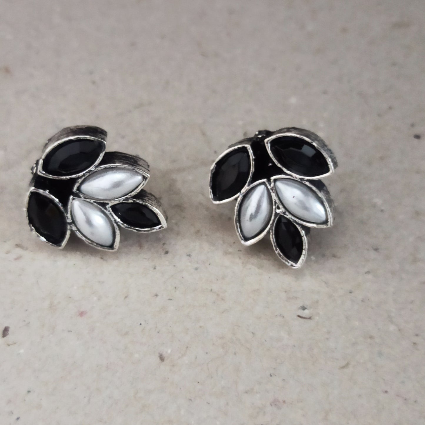 Mohini-Oxidised Earrings-Black White